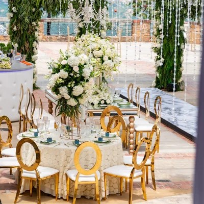 Sillas Doradas con Respaldo Circular