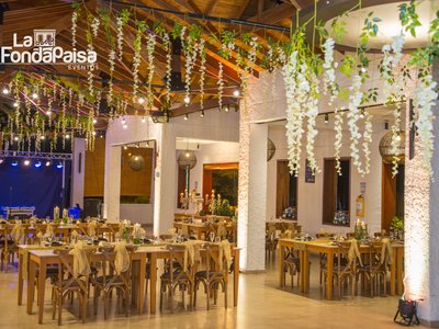 Decoracion Evento Con Mesas